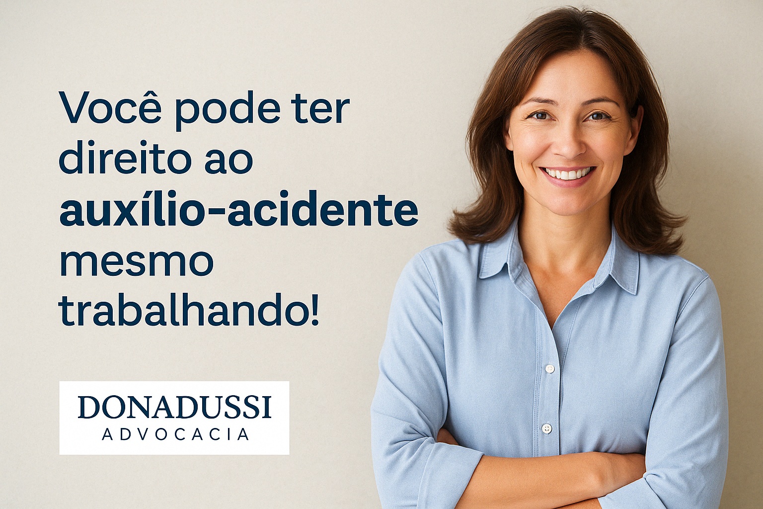 Mulher sorrindo ao saber que tem direito ao auxílio-acidente mesmo trabalhando – Passo Fundo